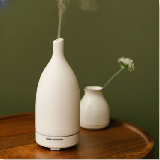 Aromatherapy Oil Diffuser & Air Humidifier – 200ml Air Purifier & Mist Maker With Auto Off Sensor – White With 1 Pack Aroma Oil ( Rose Or Lavender )
